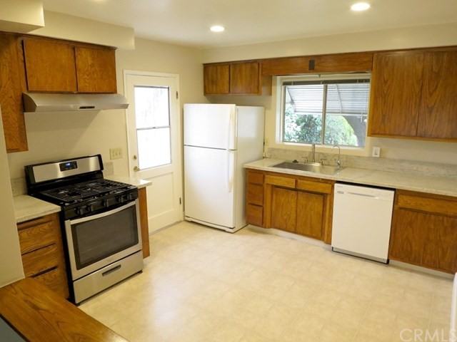 2132 Broach Ave - Photo 3 of 17