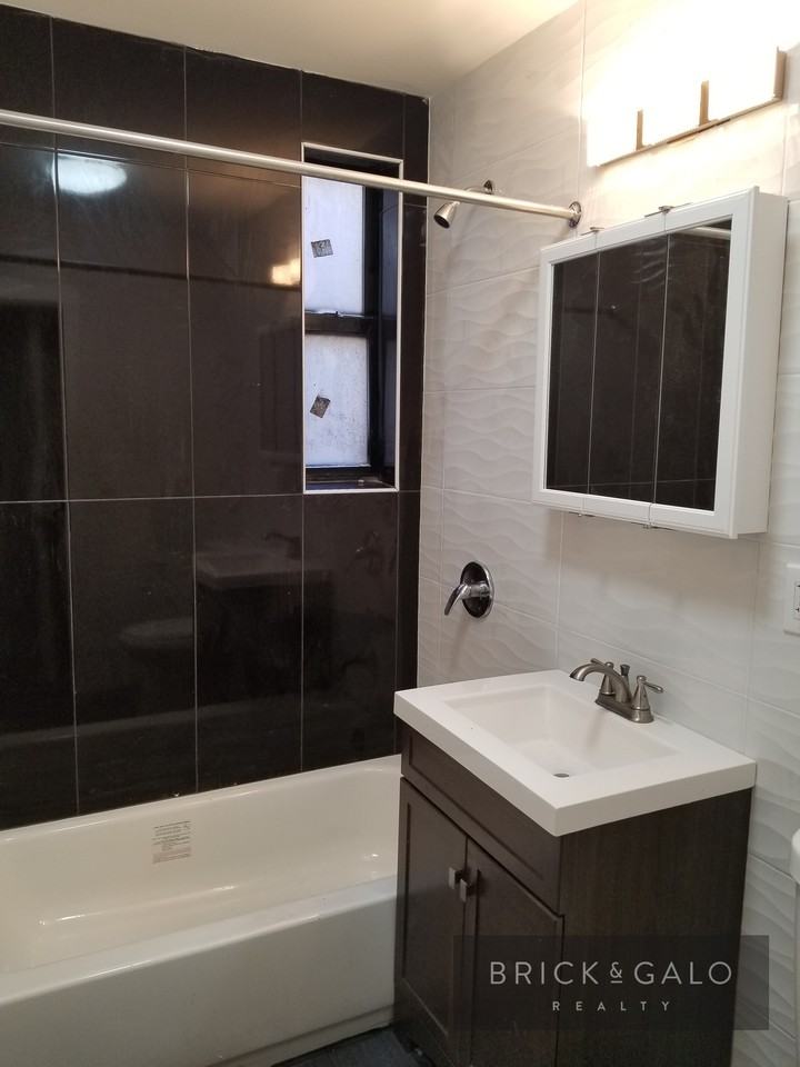 130 Lenox Road #D5 - Photo 3 of 8