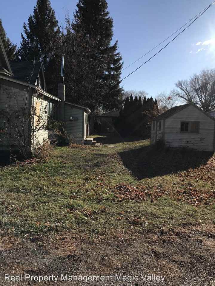 318 N Date St - Photo 3 of 10