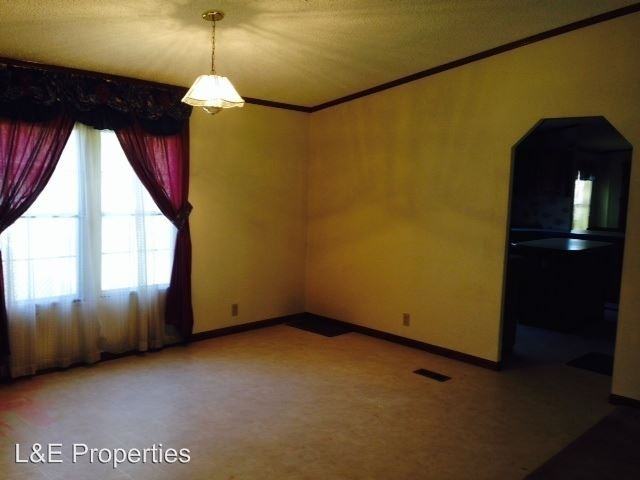 108 Belton Ave - Photo 3 of 12