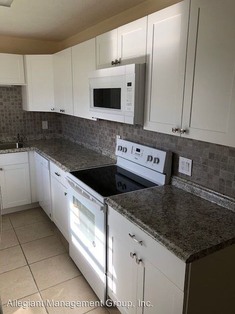 2895 Zephyr Ln - Photo 2 of 9