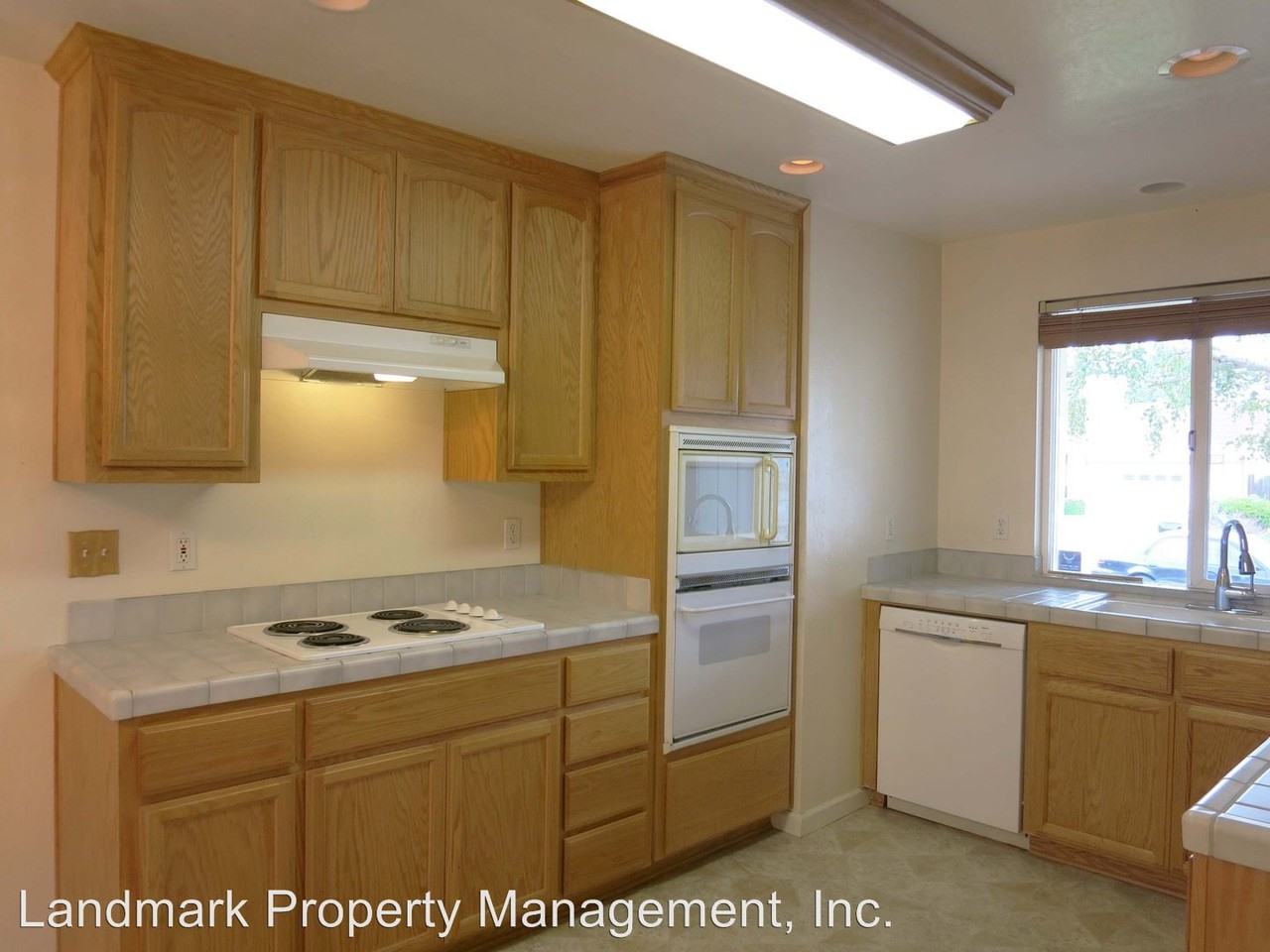 1020 Rockrose Ave - Photo 3 of 10