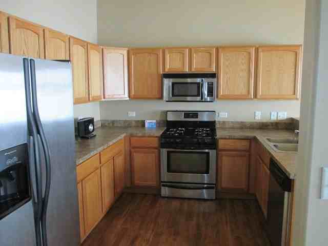 1917 Waters Edge Dr - Photo 3 of 14