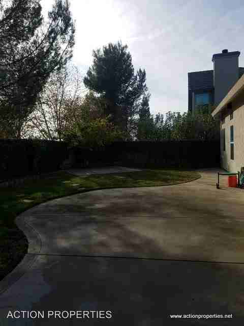 612 15 Mile Dr - Photo 3 of 24