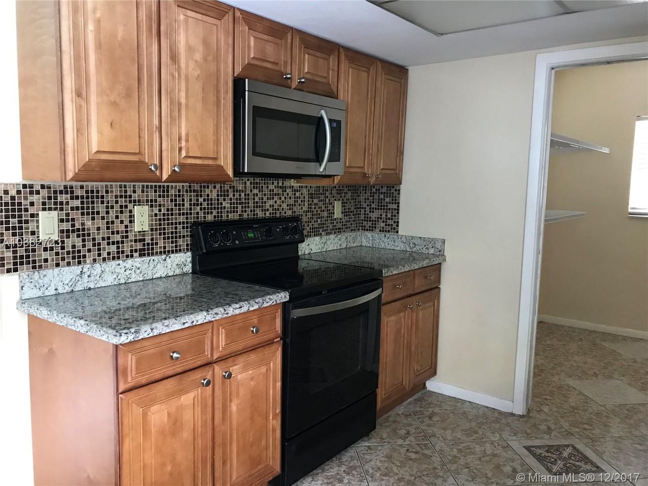 13425 NW 10th St - Photo 3 of 10