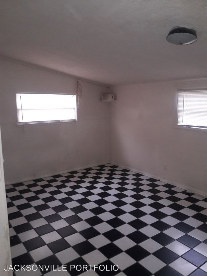 6739 Daughtry Blvd S - Photo 3 of 18
