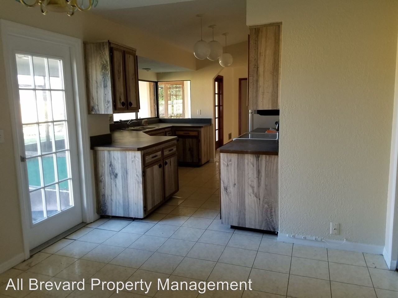 330 Lee Ave - Photo 2 of 12