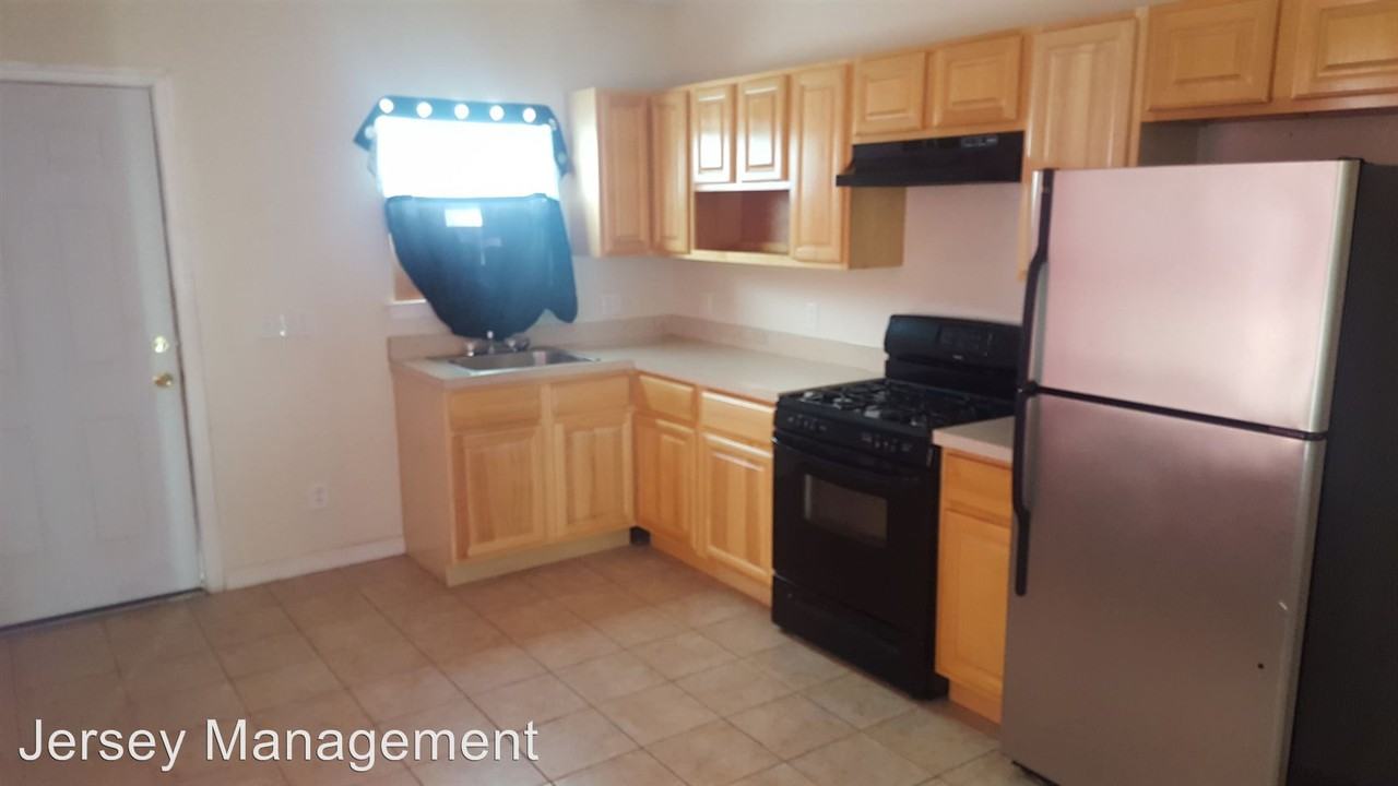 309 Spring St - Photo 2 of 5