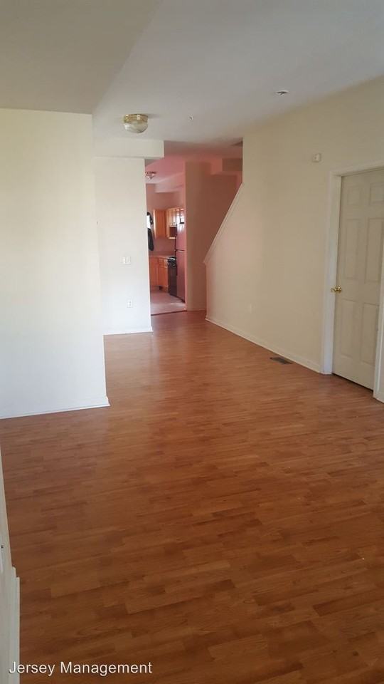 309 Spring St - Photo 3 of 5