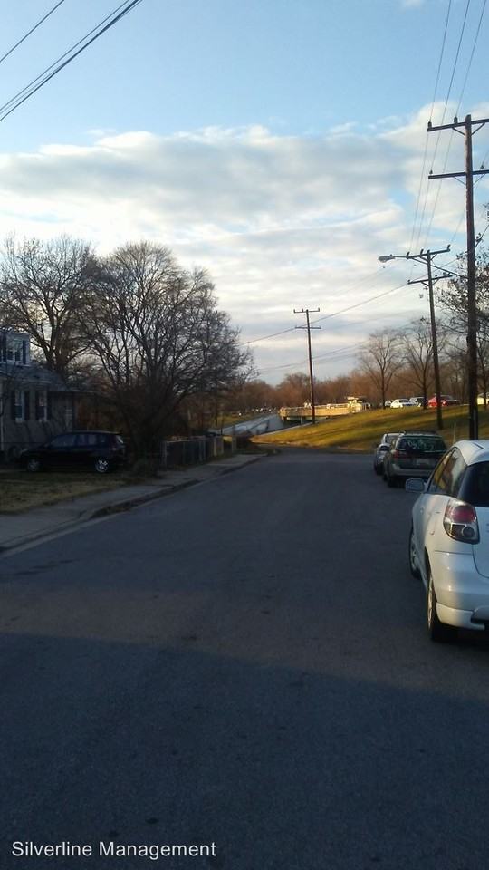 5305 Powhatan Rd - Photo 2 of 33