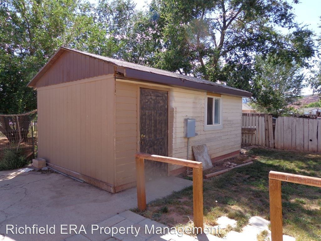 445 100 W - Photo 3 of 14