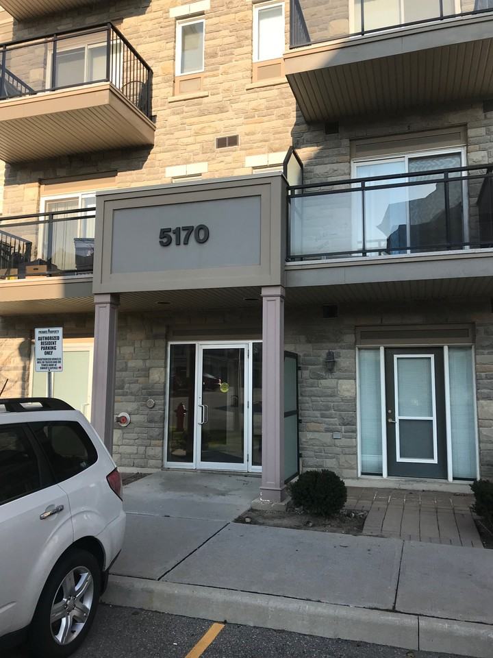 5170 Winston Churchill Boulevard, Mississauga, ON L5M 0P2 2 Bedroom
