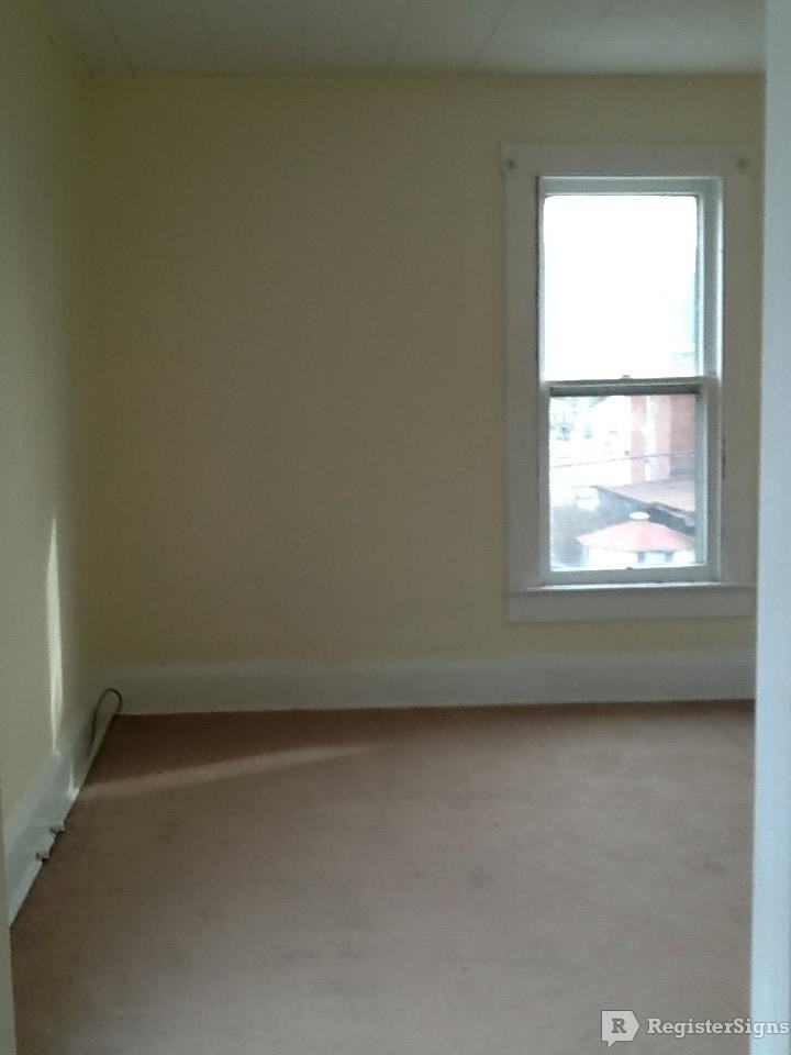 501 1/2 N 8th St - Photo 2 of 8