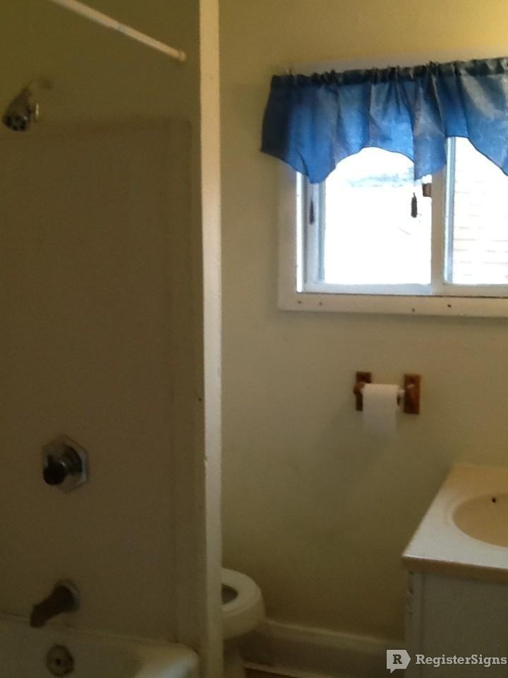 501 1/2 N 8th St - Photo 3 of 8