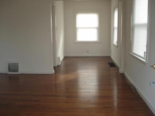 1916 Southeast Blvd - Photo 2 of 3