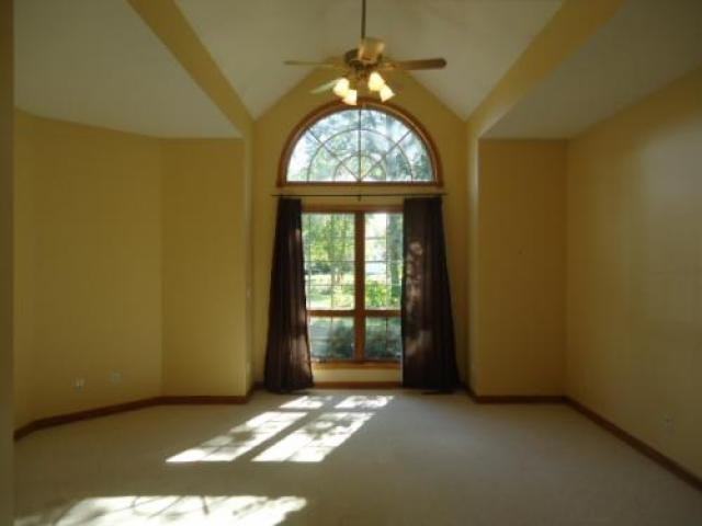 1547 Holiday Dr - Photo 2 of 6