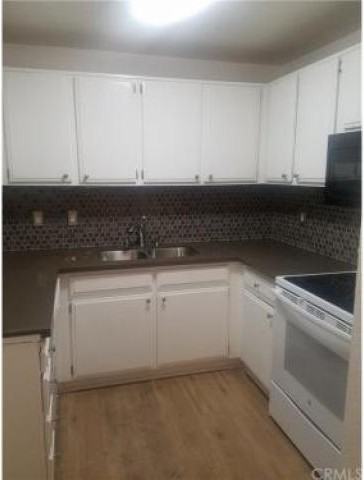 22890 Hilton Head Dr - Photo 3 of 6