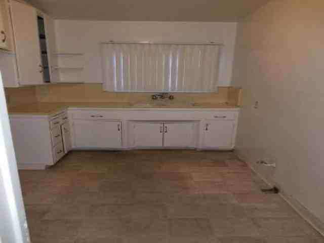 2804 Broadway Ave - Photo 3 of 3