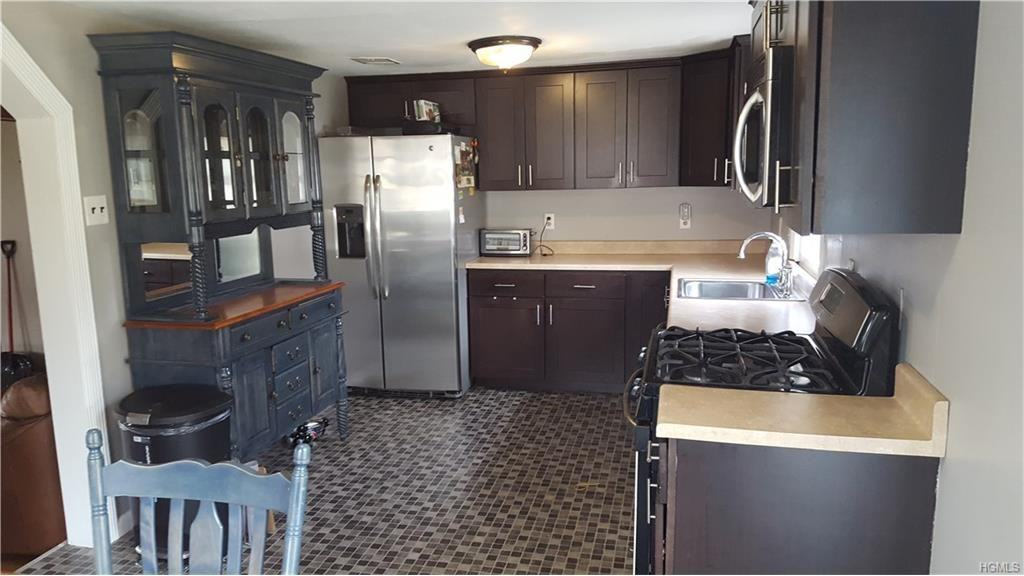 161 Wayne Ave - Photo 3 of 10