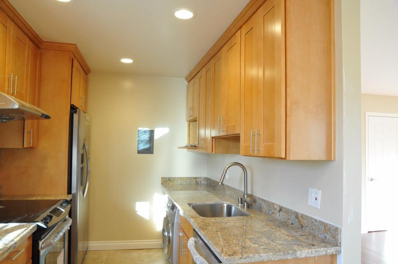 663 College Ave - Photo 2 of 7