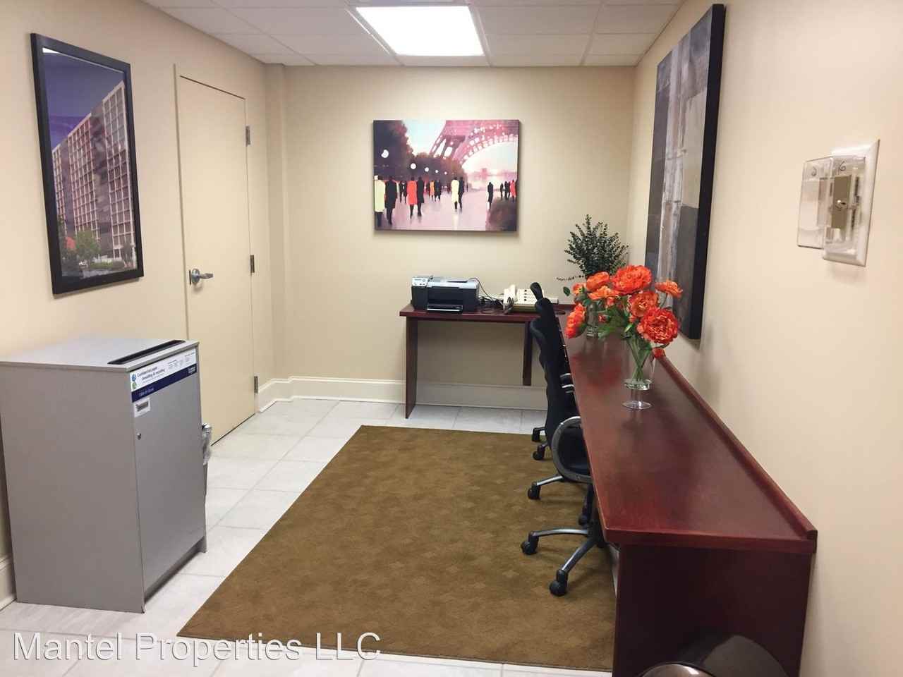 404 N Elm St - Photo 3 of 17