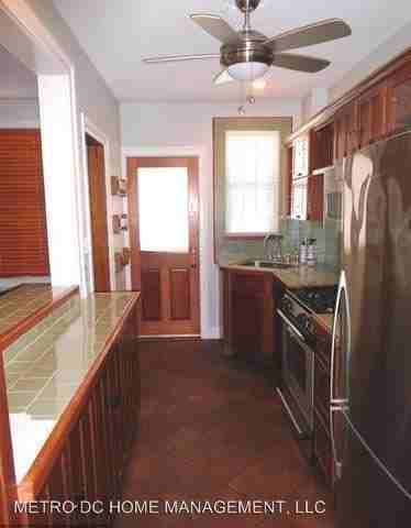 536 Quintana Pl NW - Photo 2 of 18