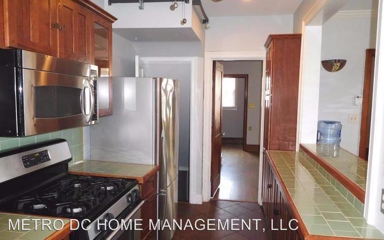 536 Quintana Pl NW - Photo 3 of 18