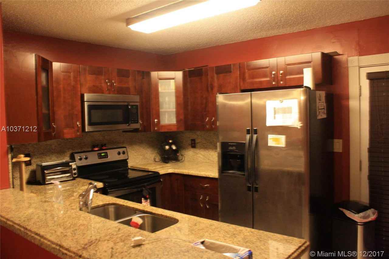 2908 Edgehill Lane - Photo 2 of 6