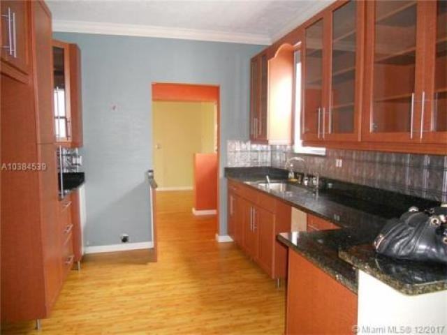 126 NW 48th St - Photo 3 of 5