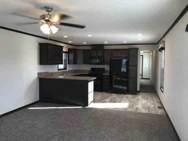 646 Aspen Dr - Photo 2 of 3