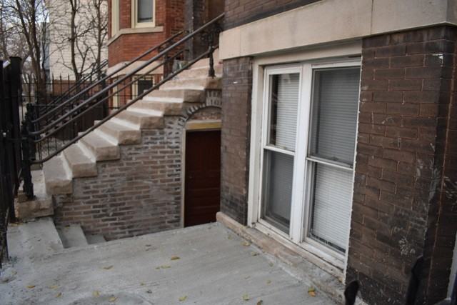 4453 S Wood St - Photo 2 of 5