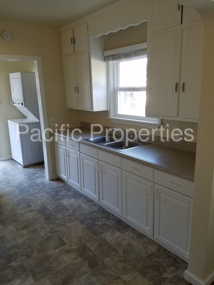 817 Davis St - Photo 2 of 15