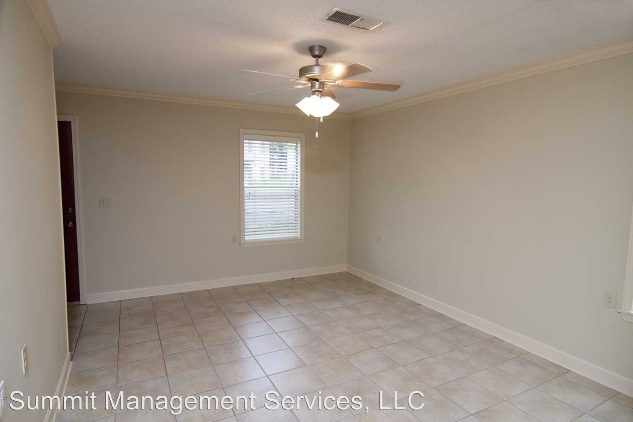 1012 Inverness Lane - Photo 2 of 10