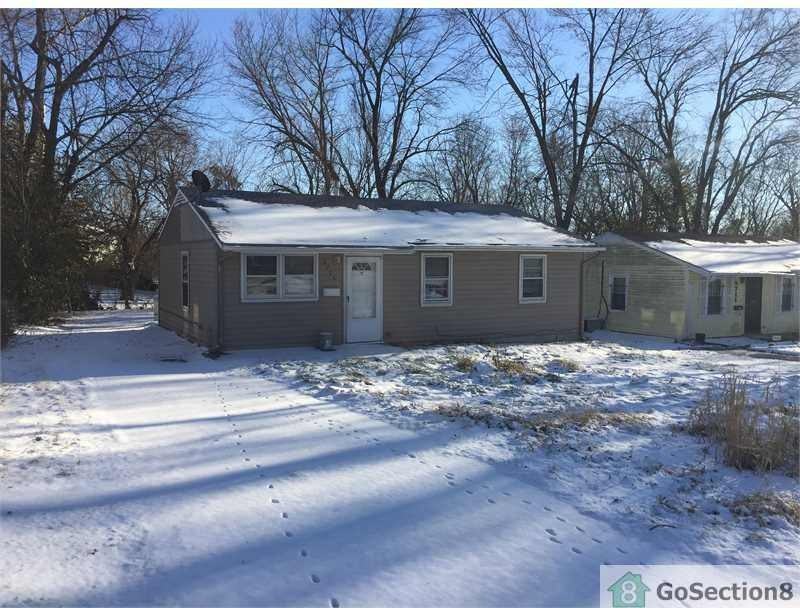 5715 E 40th Terrace - Photo 2 of 2