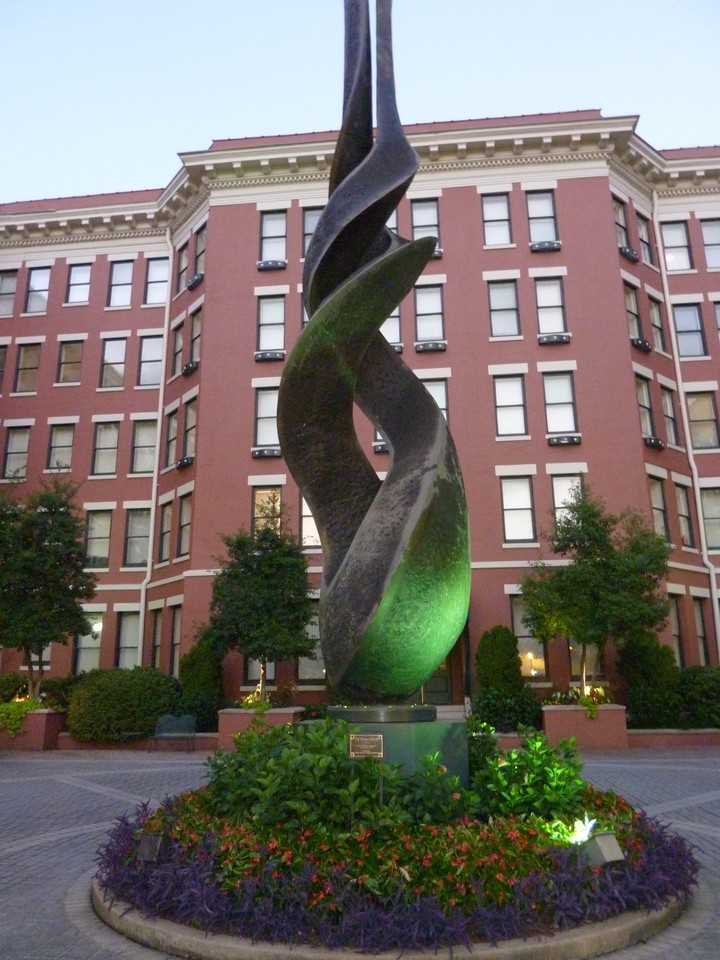 Gayoso House & Pembroke Square - Photo 3 of 46