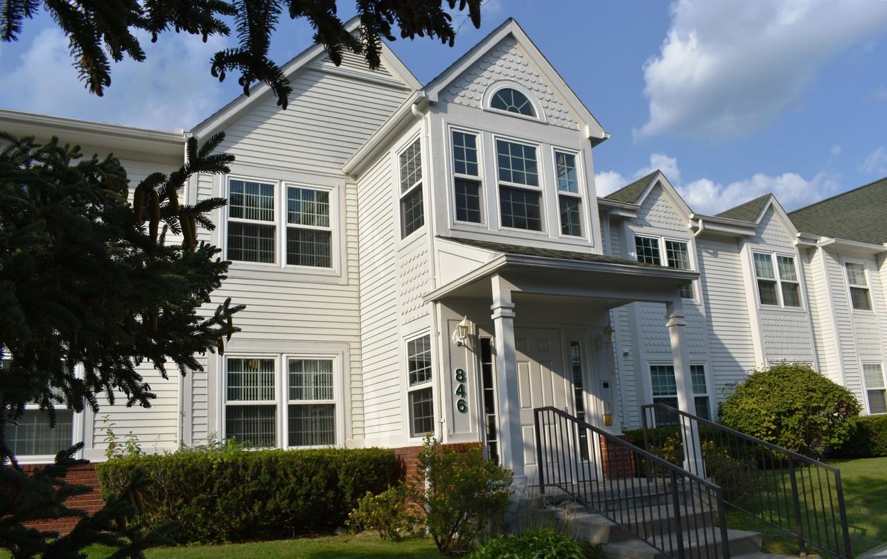 Crystal Lake Apartments - Photo 2 of 31