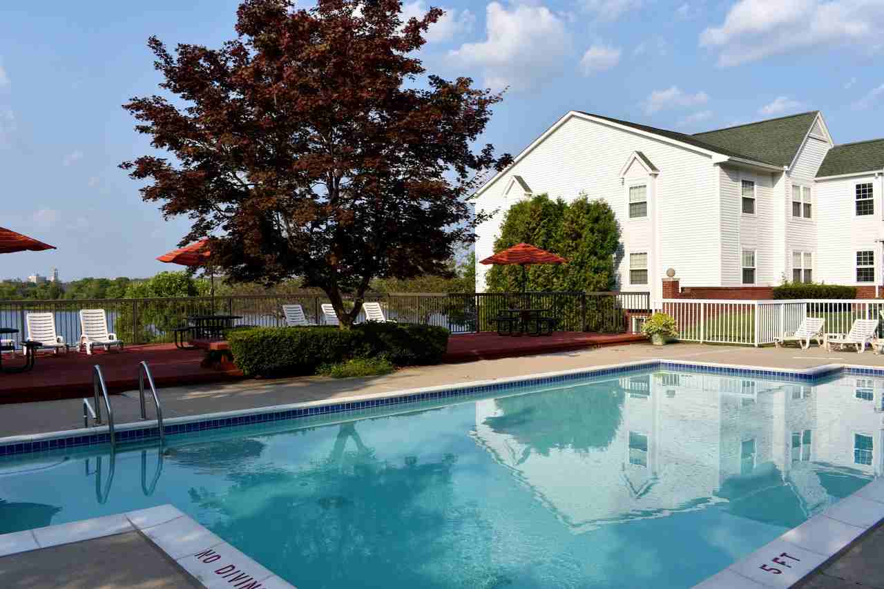 Crystal Lake Apartments - Photo 3 of 31