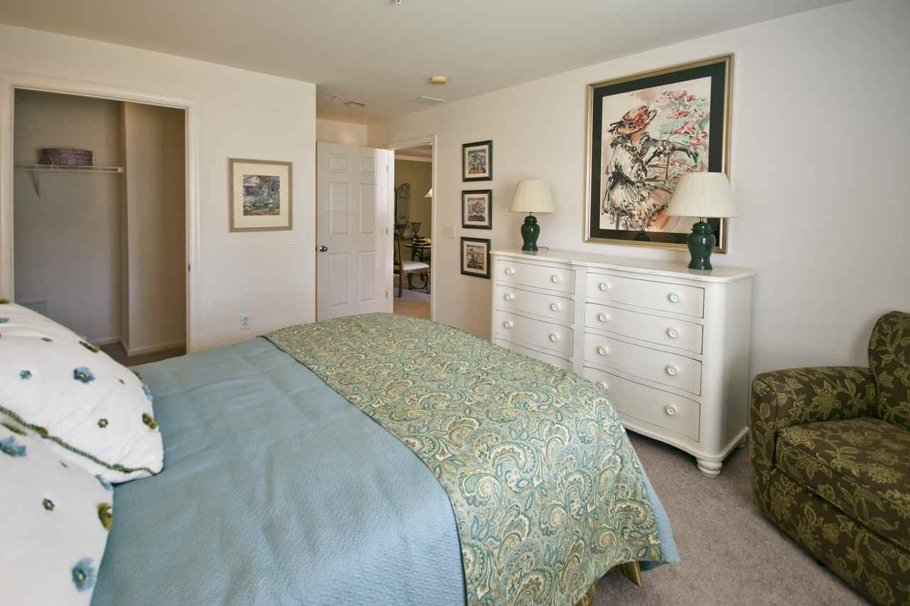 School Bell Apartments - Photo 3 of 18