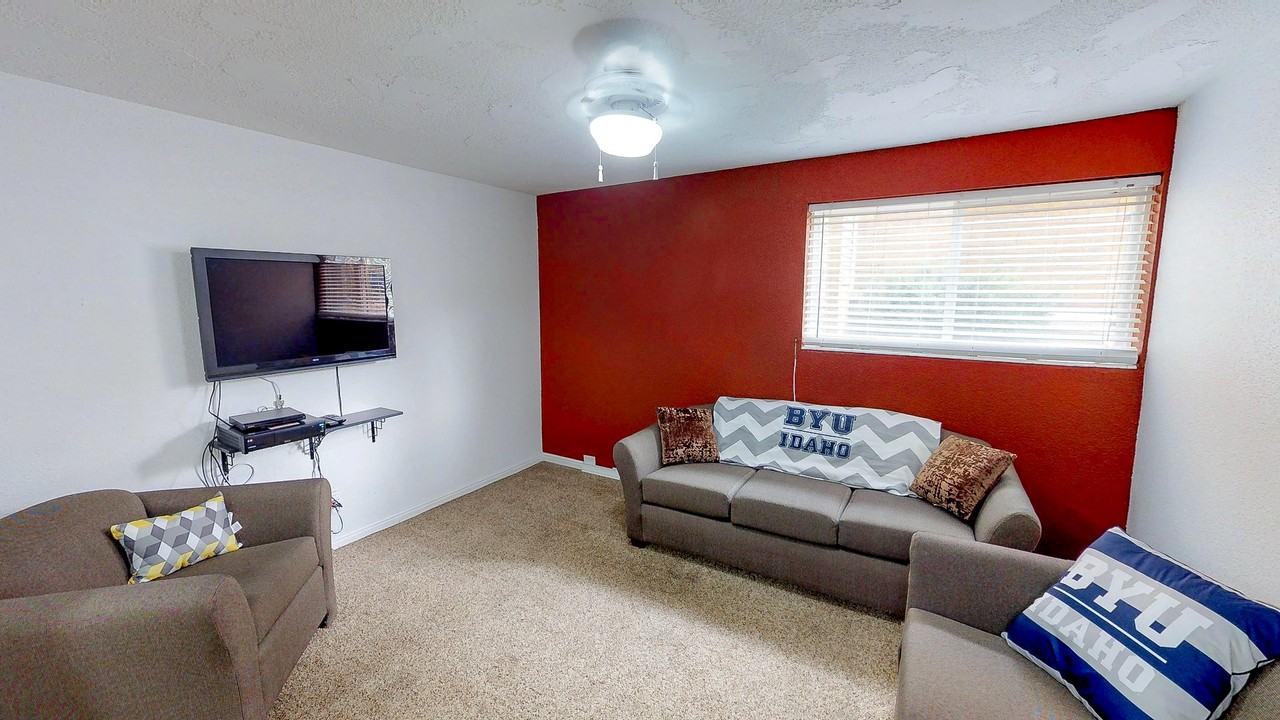 The Pines - Photo 2 of 25