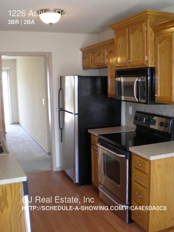 1226 NW Ashley Dr - Photo 2 of 8