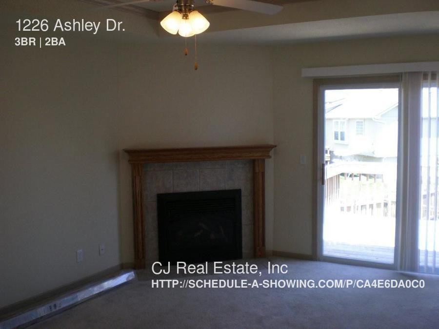 1226 NW Ashley Dr - Photo 3 of 8