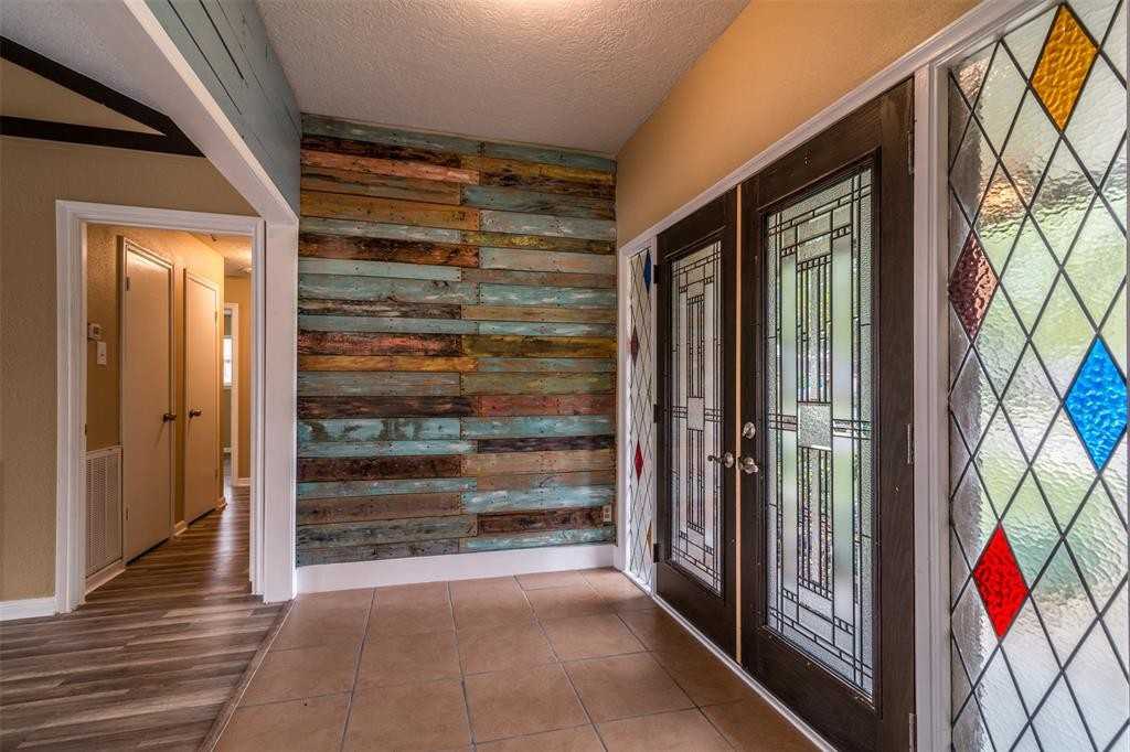 200 Rampart Ct - Photo 3 of 22