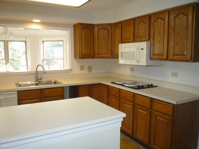 180 S Bloomingdale Rd - Photo 2 of 25