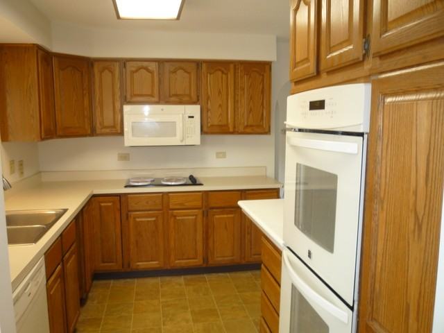 180 S Bloomingdale Rd - Photo 3 of 25