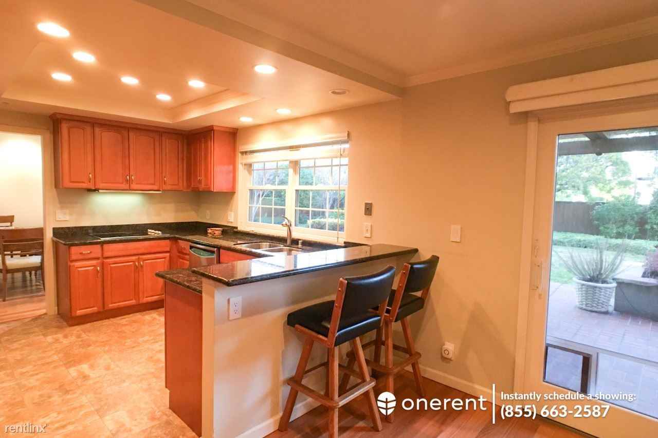 806 Grenada Ln - Photo 3 of 23