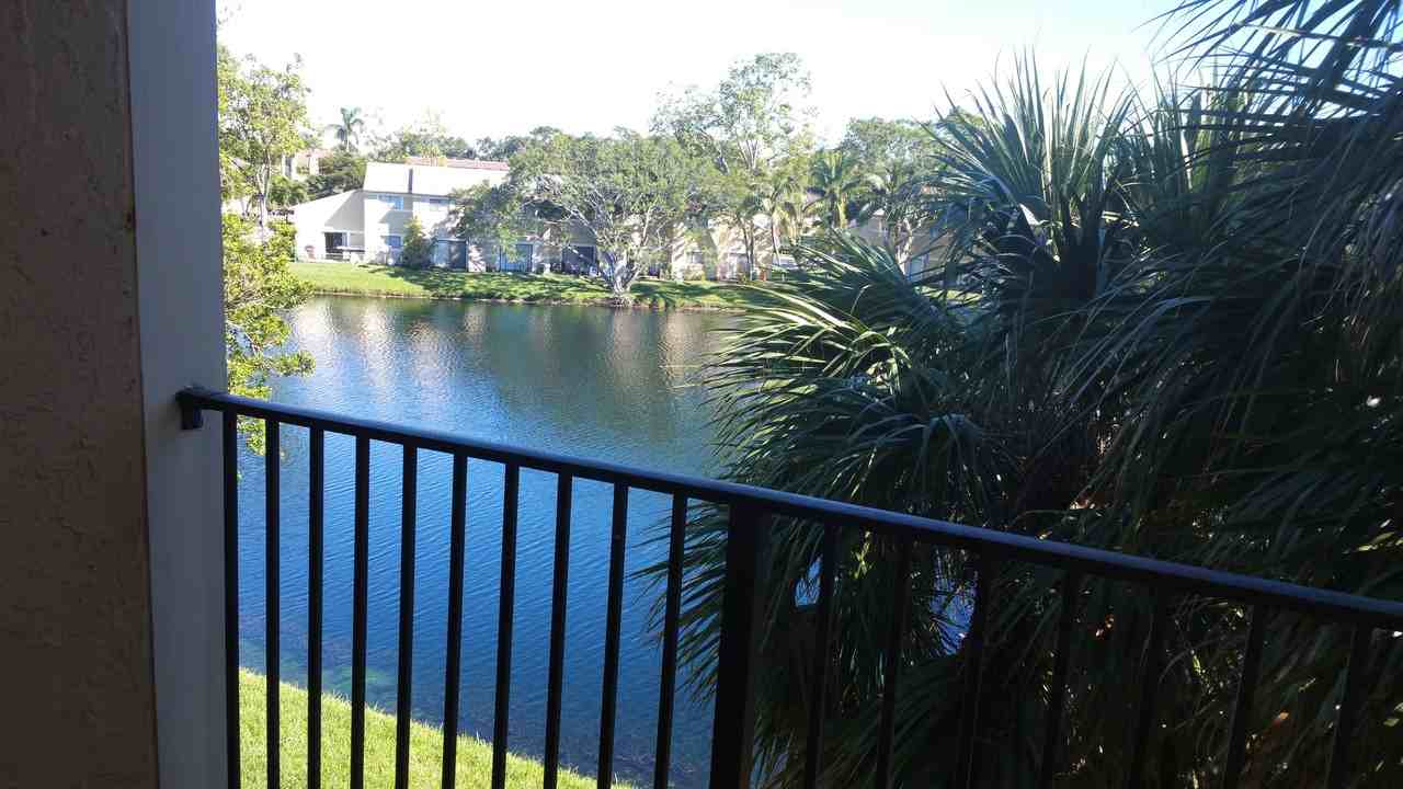 350 Palm Cir - Photo 2 of 7