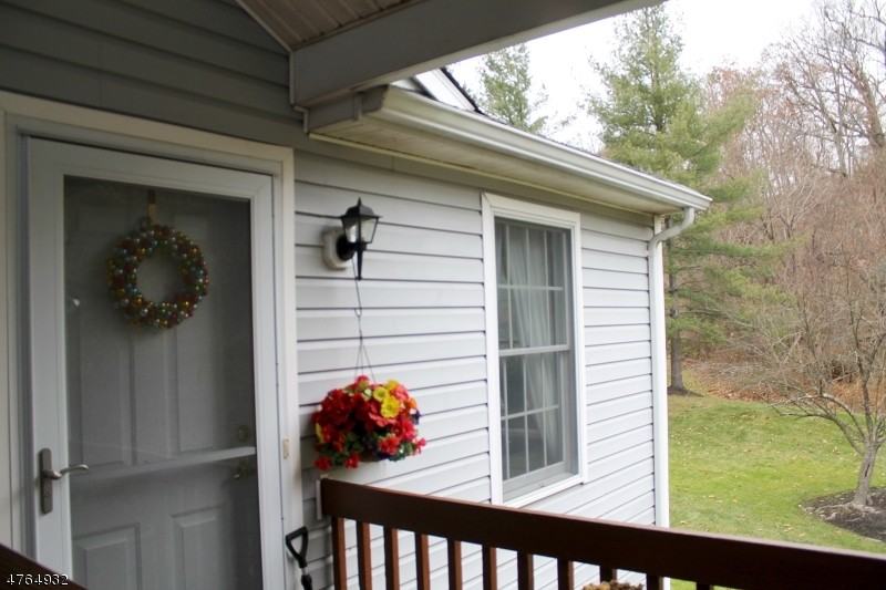 26 Stonyridge Dr - Photo 2 of 12