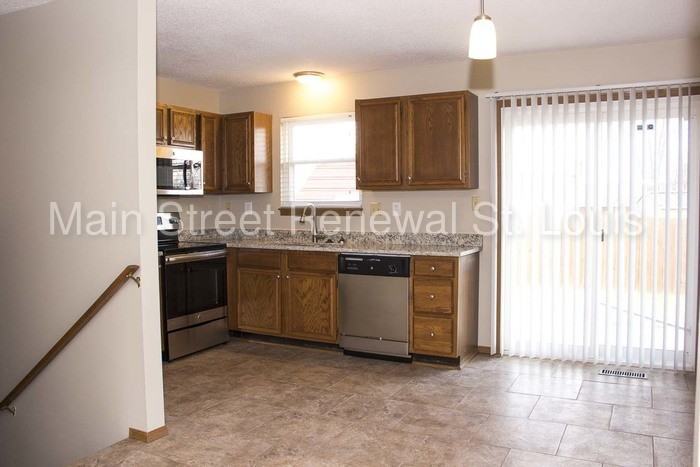 1100 Ethel Ct - Photo 3 of 13