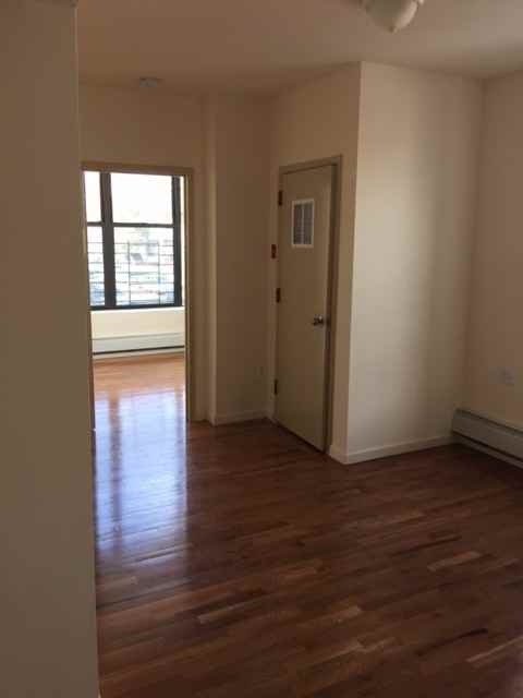 4401 13th Ave #3R - Photo 3 of 4