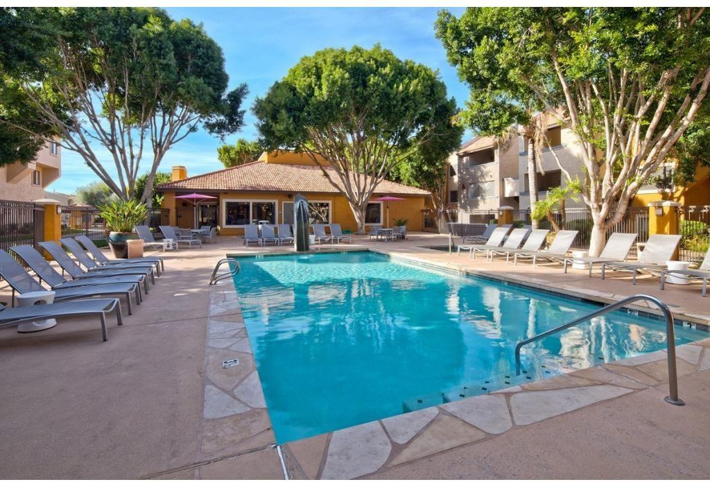 12Fifty5 on University - Photo 2 of 15